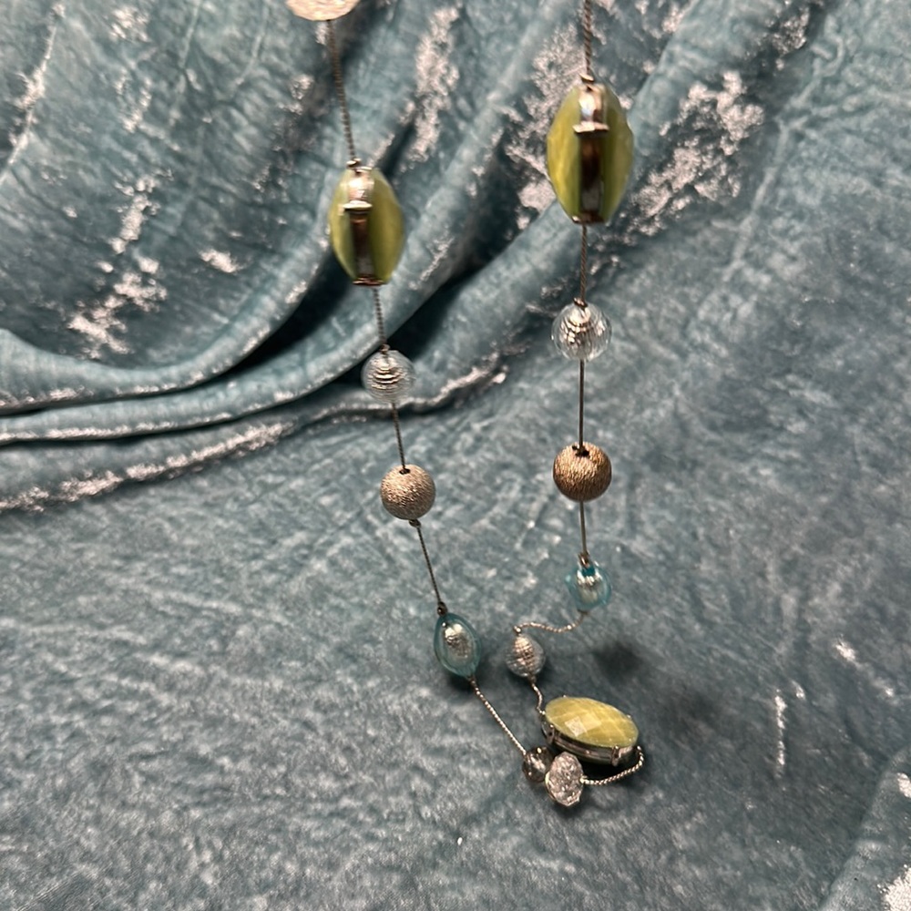 Multicolor string necklace - Picture 3 of 3